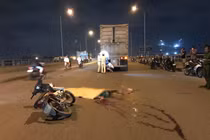 Va chạm xe container, 2 thanh niên chết thảm 