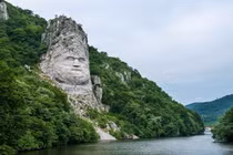 Tận mục 16 bức tượng khổng lồ nhất thế giới