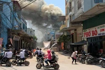 Hà Nội: Cháy lớn tại xưởng gỗ nổi tiếng ở Thạch Thất