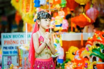 Ngắm “cô dâu 8 tuổi” vạn người mê trên phố Hàng Mã