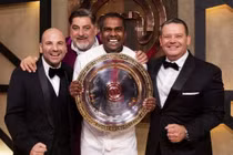 Người trong cuộc hé lộ chuyện cai ngục quan hệ với tù nhân