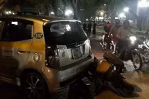 Ô tô điên gây tai nạn liên hoàn náo loạn HN giữa đêm
