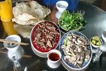 Tranh nhau trả tiền ăn sáng, người đàn ông bị chém