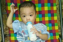 TP HCM: bé trai 2 tuổi bị bỏ rơi trên xe taxi