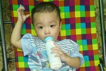 TP HCM: bé trai 2 tuổi bị bỏ rơi trên xe taxi