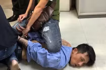 Thoát y, mang súng, chửi nhân viên và những vụ "đại náo" sân bay gây xôn xao