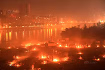 Tứ Xuyên chìm trong khói bụi vì dân đốt lửa tháng cô hồn 