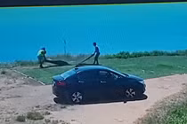 Truy tìm hai người lái xe ô tô Honda City đi trộm cắp