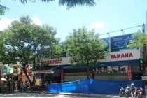 Phát hiện vật lạ nghi là mìn trước đại lý xe máy