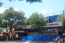 Phát hiện vật lạ nghi là mìn trước đại lý xe máy