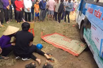 Va chạm xe buýt, 2 vợ chồng chết thảm