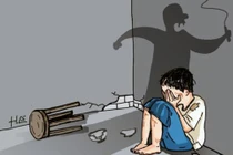 Bé trai 13 tuổi chi chít vết thương vì bị cô ruột đánh hết sức tàn nhẫn