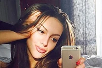 Vợ của cựu vương Malaysia mang thai con đầu lòng