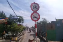 “Rùng mình” cây cầu xuống cấp, nguy cơ đổ sập ở Sài Gòn