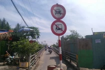 “Rùng mình” cây cầu xuống cấp, nguy cơ đổ sập ở Sài Gòn