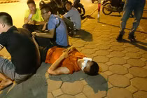 Phóng viên bị công an phường Văn Quán hành hung tập thể?