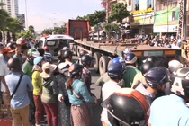 Người phụ nữ 50 tuổi bị xe đầu kéo cuốn vào gầm tử vong