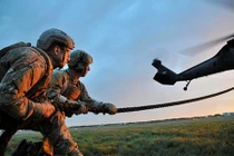 Đặc nhiệm Mũ nồi xanh tấn công mục tiêu như thế nào?