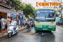 Bị xe buýt kéo lê 100m, người đàn ông chết thảm