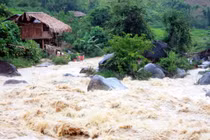 Sơn La: Phát hiện thi thể bé hơn 1 tuổi trôi dạt trên Sông Mã