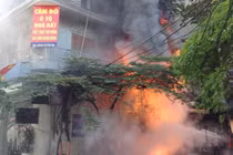 Đọc gì hôm nay 18/12: Cống nước tại Thanh Hóa bỗng dưng bốc cháy