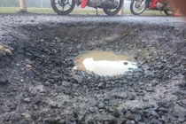 Phú Yên: Tai nạn vì “ổ gà” trên quốc lộ, trách nhiệm thuộc về ai?