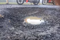 Phú Yên: Tai nạn vì “ổ gà” trên quốc lộ, trách nhiệm thuộc về ai?