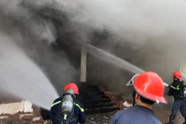 Cận cảnh 100 chiến sĩ dập lửa vụ cháy quán bar ở Đà Nẵng