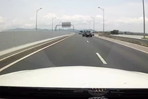Clip: Ô tô đi ngược chiều trên cao tốc Hải Phòng - Quảng Ninh