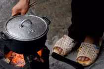 Hiểm họa "chết người" khi dùng bếp than tổ ong trong nhà