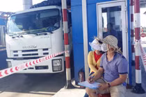 Dân chủ động đếm xe qua trạm, Chủ đầu tư BOT "hoang mang"