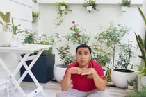 MC Quyền Linh khoe bộ sưu tập dép tổ ong đủ mà trong biệt thự triệu đô