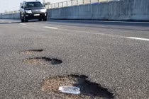 Cao tốc hơn 34.000 tỷ mới sử dụng đã chi chít "ổ gà“: Chủ đầu tư nói gì?