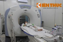 Vụ bé 6 tuổi bị đánh gãy chân tay: cha dượng khai gì?