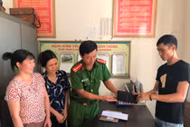 Nữ lao công nhặt được 20 triệu đồng mang trả lại người đánh rơi