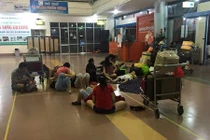 Hàng chục hành khách Vietnam Airlines vạ vật qua đêm ở sân bay