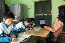 Cô giáo xương thủy tinh nặng 15 kg “đốn tim” người gặp