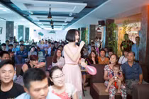 Hòa Minzy hạnh phúc đón sinh nhật trong vòng tay fan