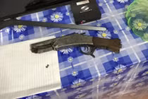 Chồng dùng súng bắn vợ cũ vì hàn gắn tình cảm không thành