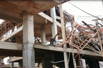 Sập giàn giáo dự án ở Đắk Lắk, 8 người bị thương: Lãnh đạo công trình che giấu công nhân bị thương?