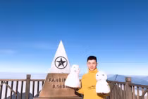 Giới trẻ thích thú nặn hình tuyết trên đỉnh Fansipan