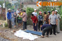 Chồng băng qua đường sắt, vợ ngồi sau chết thảm