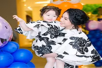 Con gái Elly Trần tiếp tục gây "bão" siêu dễ thương với mẹ