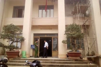 Níu kéo bất thành, chồng dùng dao đâm chết vợ tại tòa