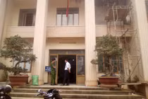 Níu kéo bất thành, chồng dùng dao đâm chết vợ tại tòa