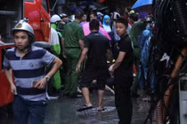 Hiện trường vụ cháy nhà 5 tầng cột khói bốc cao hàng chục mét