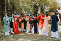  Giới trẻ nói gì về đề xuất áo ngũ thân là lễ phục truyền thống?