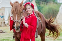 Vẻ đẹp yêu kiều của nữ sinh trường Đại học Kinh tế tài năng