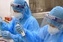 Ngày 4/12: Gần 14.000 ca mắc COVID-19, trong đó 8.402 ca cộng đồng