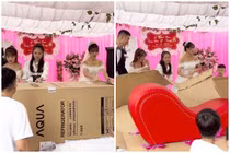 Lấy ghế tình yêu làm quà cưới: Vui thôi đừng quá